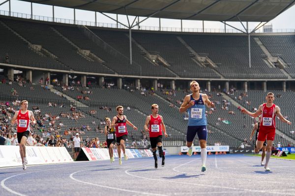 Henrik Krause (LG Olympia Dortmund), Arne Leppelsack (TSV Graefelfing), Fabian Dammermann (LG Osnabrueck), Johannes Floors (TSV Bayer 04 Leverkusen), Marvin Schlegel (LAC Erdgas Chemnitz), Marc Koch (LG Nord Berlin) ueber 400m waehrend der deutschen Leichtathletik-Meisterschaften im Olympiastadion am 25.06.2022 in Berlin